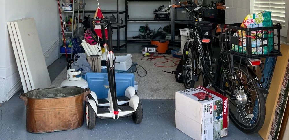 Garagetömning med Skräpbilen i Sverige - Enkel och Miljövänlig Tjänst